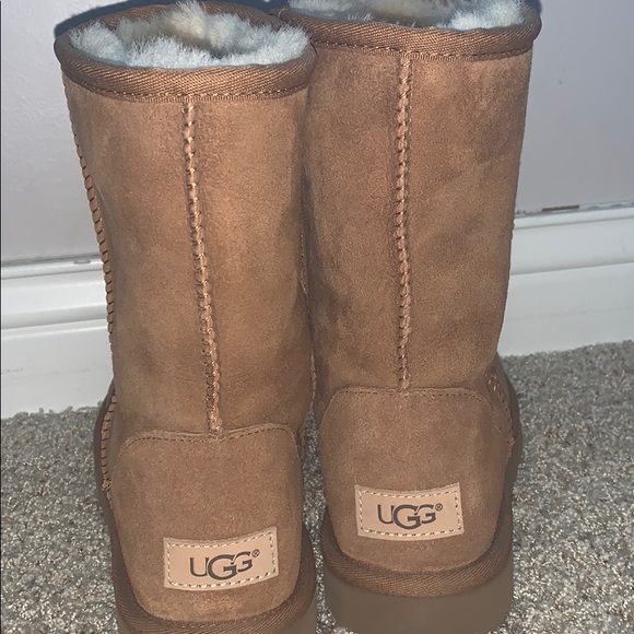 Women’s size 8 UGG CLASSIC SHORT II BOOT - Picture 5 of 8